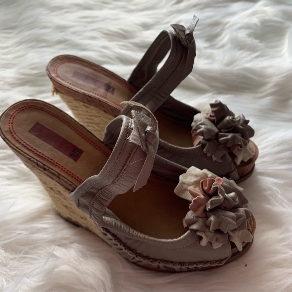 5/48 Saks fifth avenue leather cork flower wedges. Blue gray leather  size 37